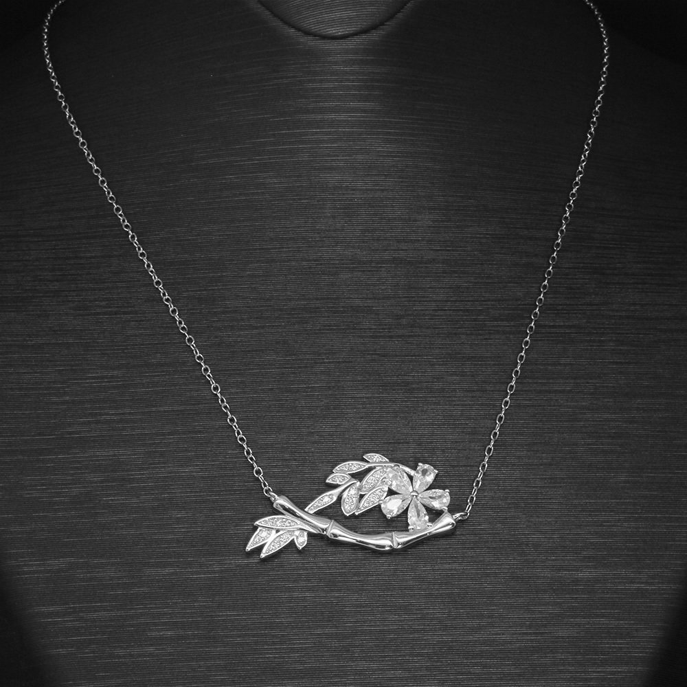 Beyaz Zirkon Taşlı Çiçek-Yaprak Tasarım 925 Ayar Gümüş Bayan Kolye