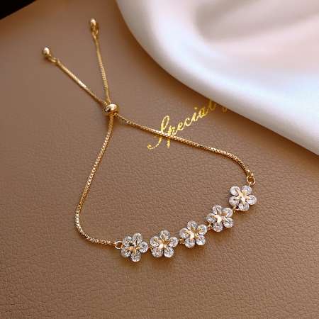 Beyaz Zirkon Taşlı Yonca Çiçeği Tasarım Gold Renk Çelik Kadın Bileklik - Thumbnail