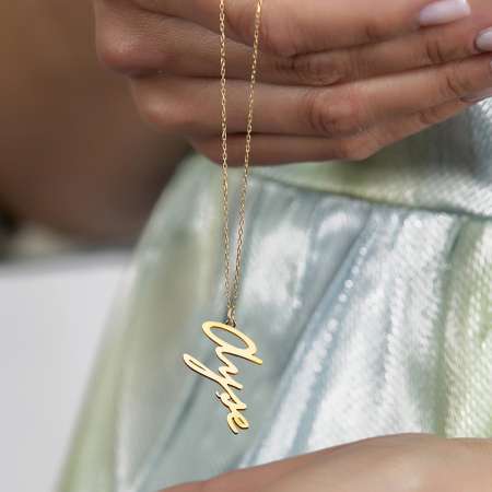 Dikey Tasarım Kişiye Özel İsim Yazılı Gold Renk 925 Ayar Gümüş Bayan Kolye - Thumbnail