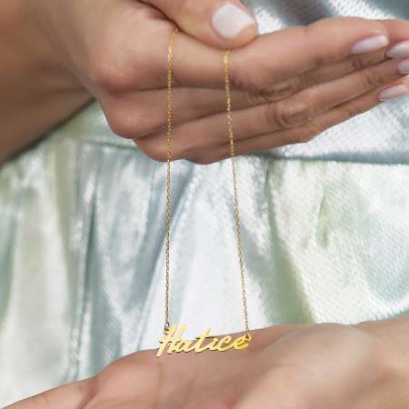 Yatay Tasarım Kişiye Özel İsim Yazılı Gold Renk 925 Ayar Gümüş Bayan Kolye - Thumbnail