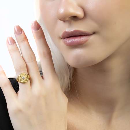 Zirkon Taşlı Papatya Tasarım Gold Renk Free Size 925 Ayar Gümüş Kadın Tektaş Yüzük - Thumbnail